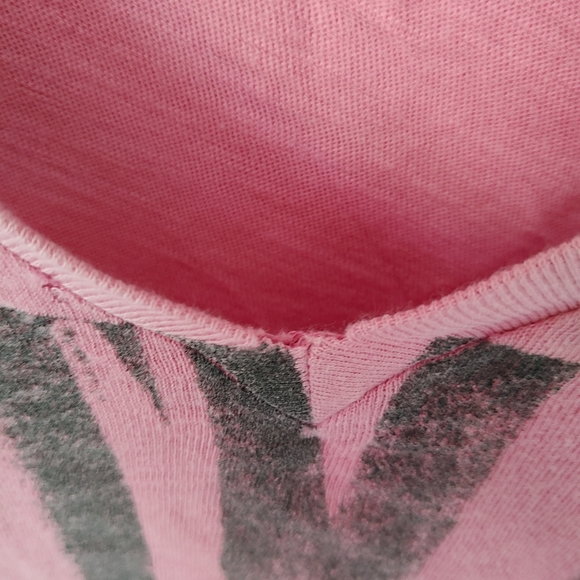 Aerie Graphic Tee V-neck T-Shirt Live Love Size Medium Pink - Picture 11 of 12